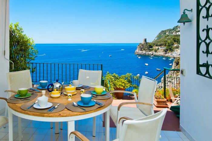 Villa la Madonnina Amalfi Coast breakfast in the loggia