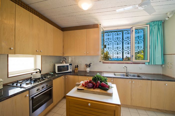 inside: kitchen with sea view