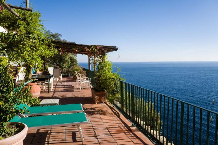 Villa la Madonnina Amalfi Coast main terrace to East