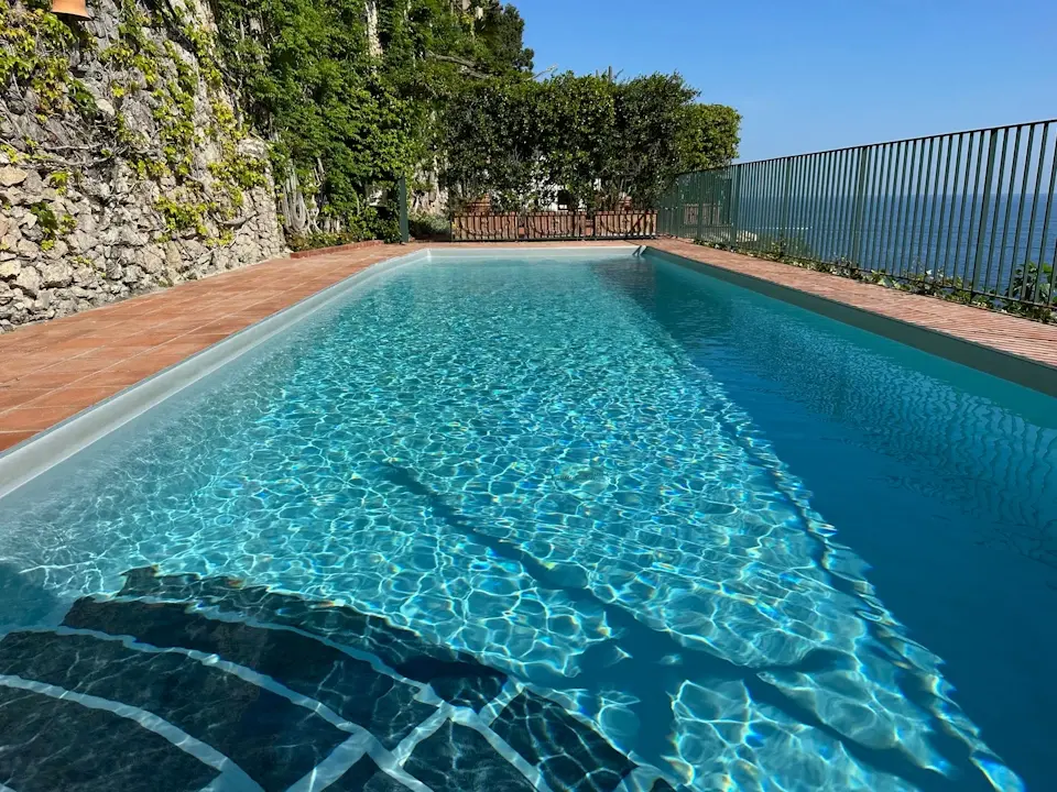Luxury-Amalfi-Villa-Pool-with-Sea-View