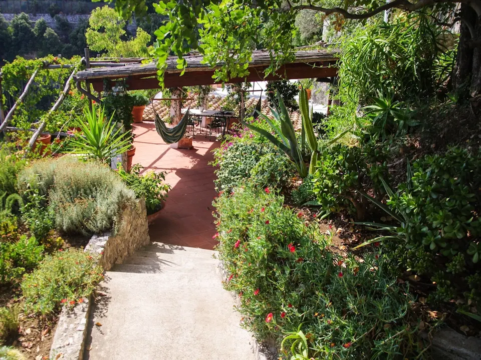 Luxury Amalfi Villa Waterfront Hibiscus-from-Gate