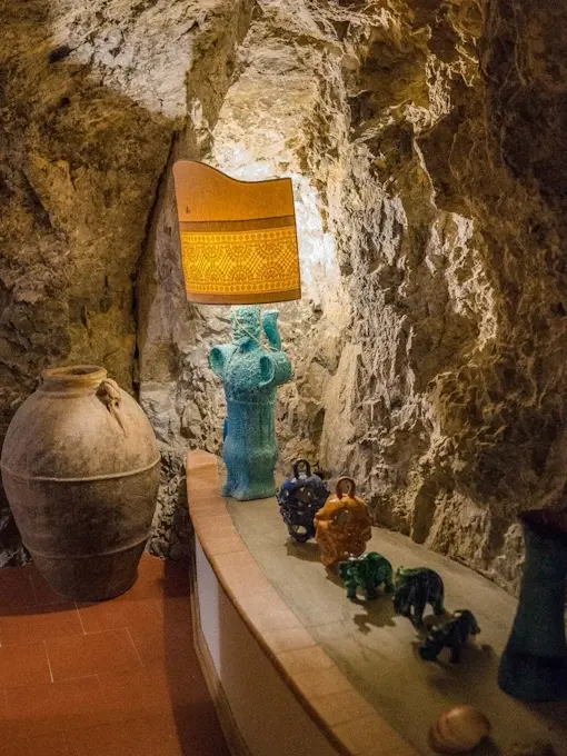 Luxury-Villa-la-Madonnina_Rock-corridor