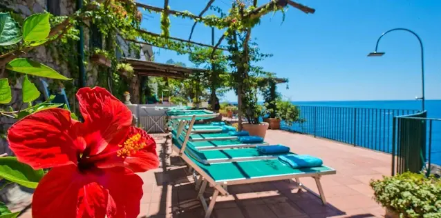 Luxury-Waterfront-Pool-Villa